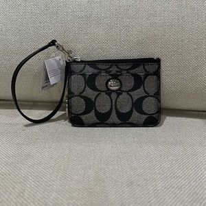 Brand new with tags Coach wristlet/keychain card holder wallet